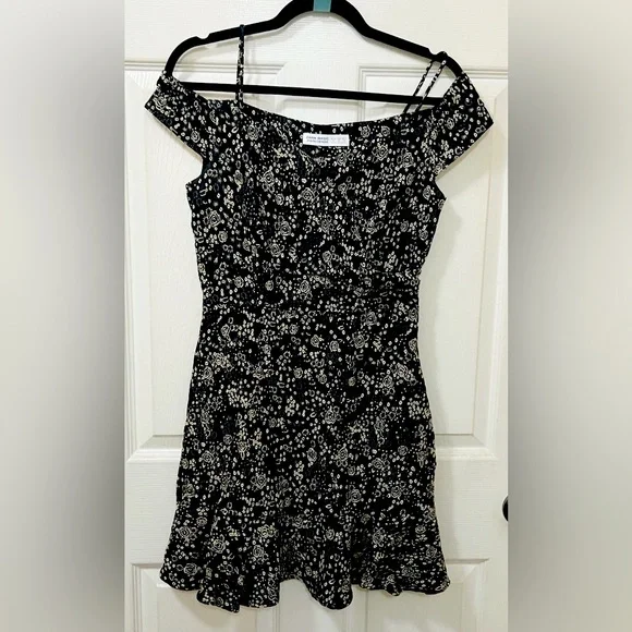 ZARA Vintage Black Floral Off Shoulder Dress Size small - Picture 2 of 6